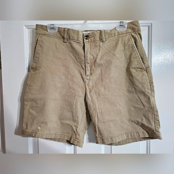 Old Navy Flat Front 7" Shorts Size 33 Khaki Chinos 5 Pockets Ultimate Slim - Picture 2 of 6